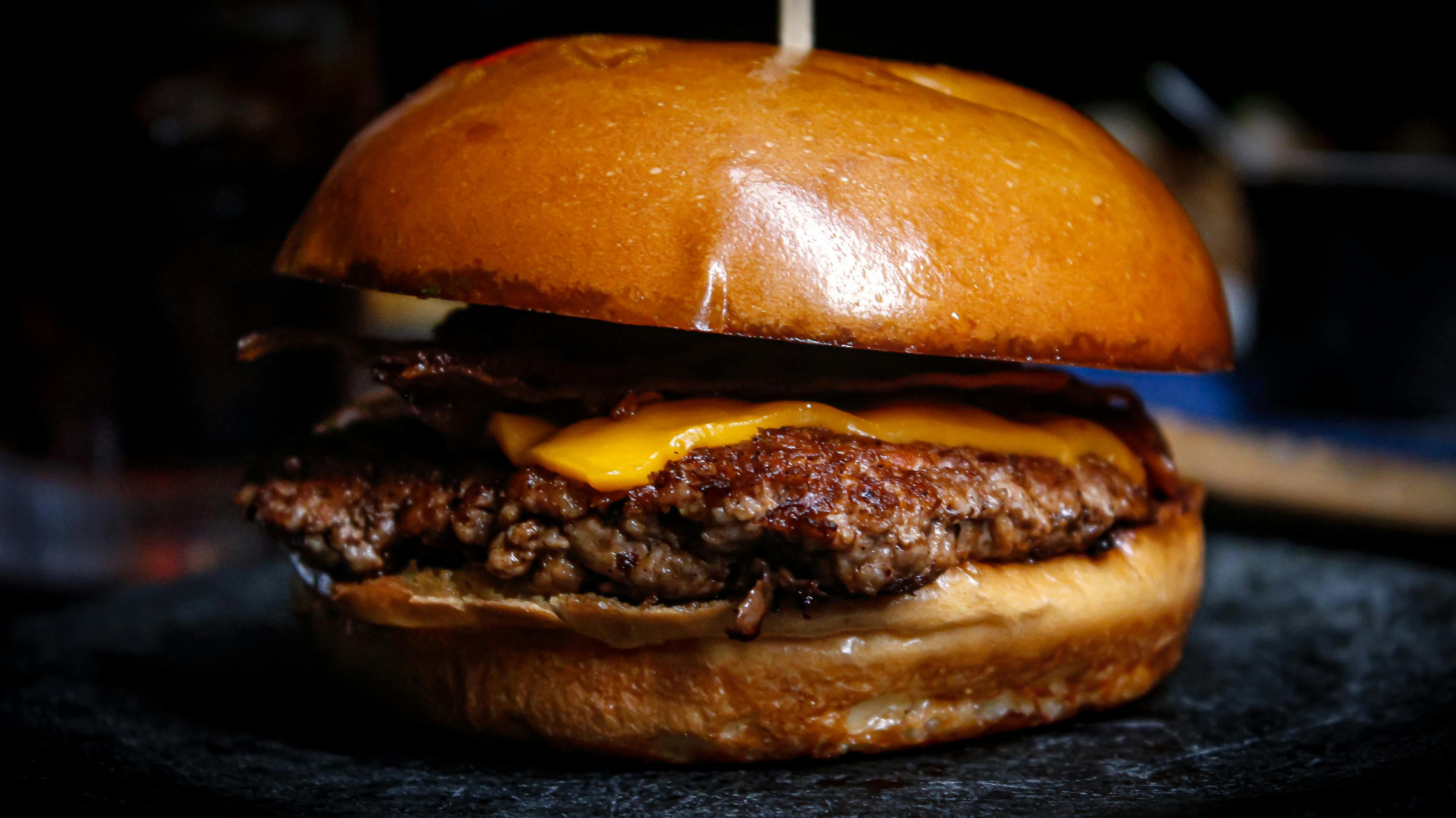 Smash-Burger mit Cheddar